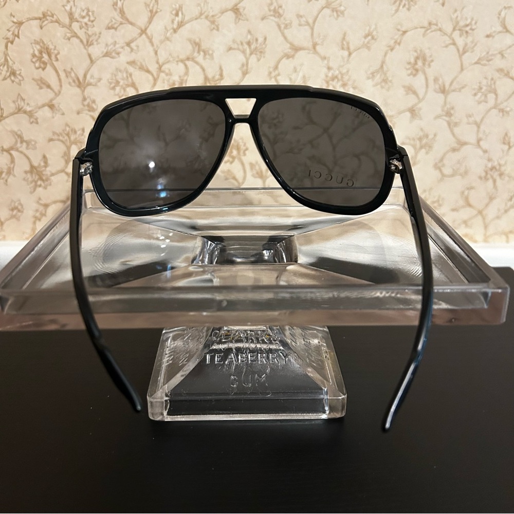 Gently Used Gucci shades sunglasses black - Picture 3 of 9